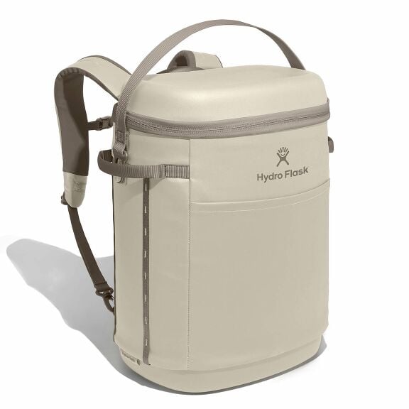 carryouttm-backpack-22-l-u1 18pco114-carryout-backpack-22l-oat-angled_1.jpg