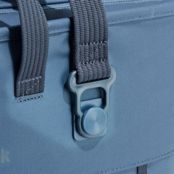 carryouttm-soft-cooler-tote-30-l-m5 250815_hydro_cooler_details_14838_2_7.jpg