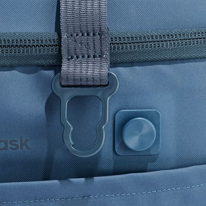 carryouttm-soft-cooler-30-l-r0 250815_hydro_cooler_details_14856_2_5.jpg