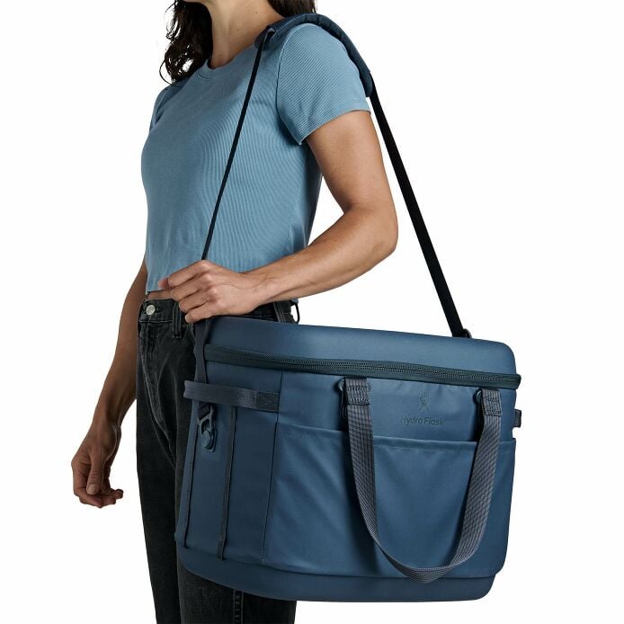 carryouttm-soft-cooler-30-l-r0 250815_hydro_s26_hb_14546_5.jpg