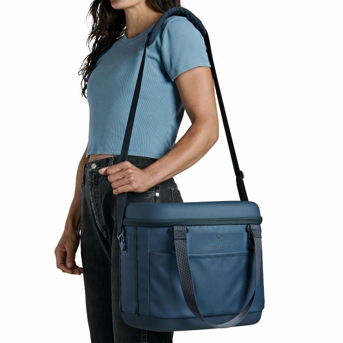 carryouttm-soft-cooler-15-l-f8 250815_hydro_s26_hb_14556_6.jpg