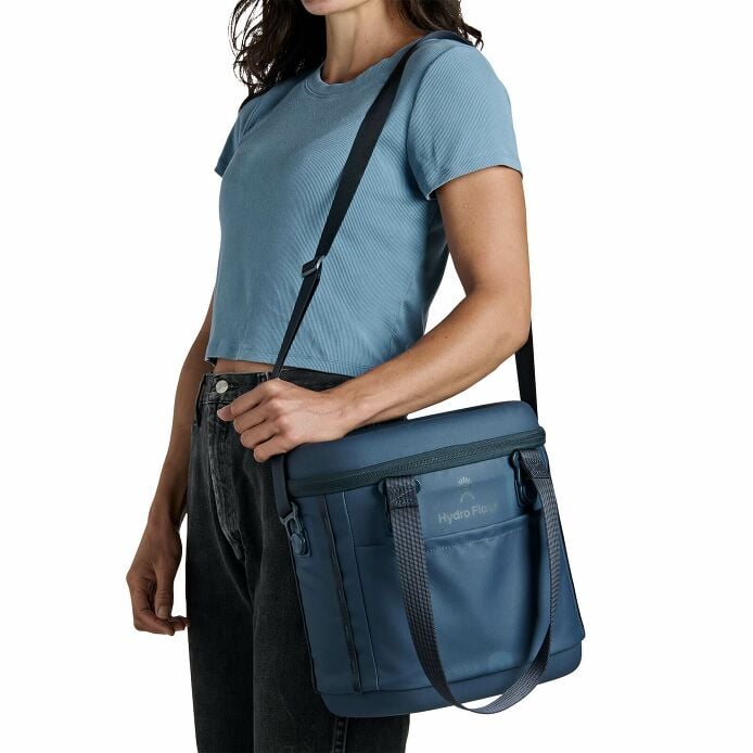 carryouttm-soft-cooler-10-l-c8 250815_hydro_s26_hb_14560_1_4.jpg