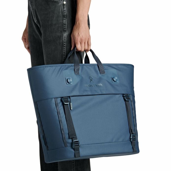 carryouttm-soft-cooler-tote-30-l-m5 250815_hydro_s26_hb_14619_2.jpg