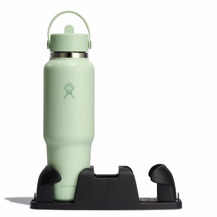 40-oz-travel-bottle-with-flex-straw-cap-o2 aloe-travel-bottle-in-cuplholder_3_3_1.jpg