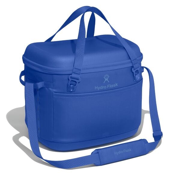 carryouttm-soft-cooler-30-l-r0 cpco382_carryout_cooler_30l_capri_blue_angled_1.jpg