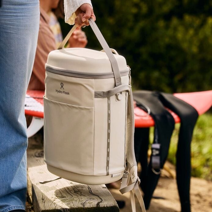carryouttm-backpack-22-l-u1 hf_carryout_bouwer_d1_l1_torrey_pines_lifestyle_1444_2.jpg