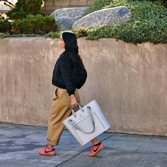 carryouttm-soft-cooler-tote-20-l-i1 hf_carryout_bouwer_d2_l1_stone_steps_0066_1.jpg