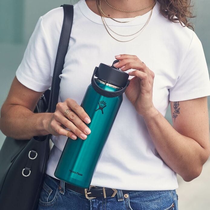 32-oz-lightweight-flex-straw-bottle-p1 hf_s26_lightweight_mcinnis_5167_2_3.jpg