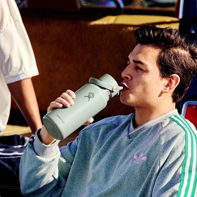 32-oz-wide-mouth-with-flex-straw-cap-l1 s25_tailgating_brouwer_exp-2028-06-01_04-6336_1__5.jpg